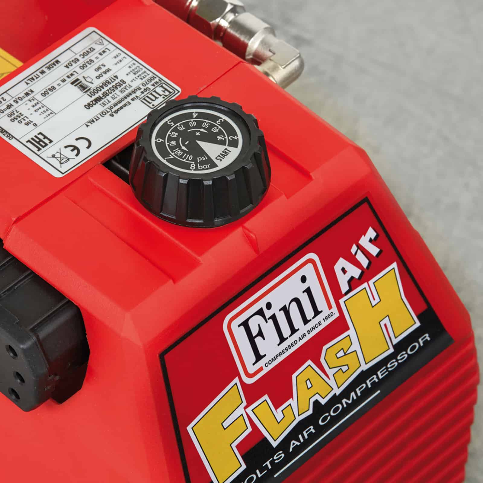 Flash 12 Compressore 12 volt oilless, versatile e semplice da utilizzare e trasportare. dettaglio