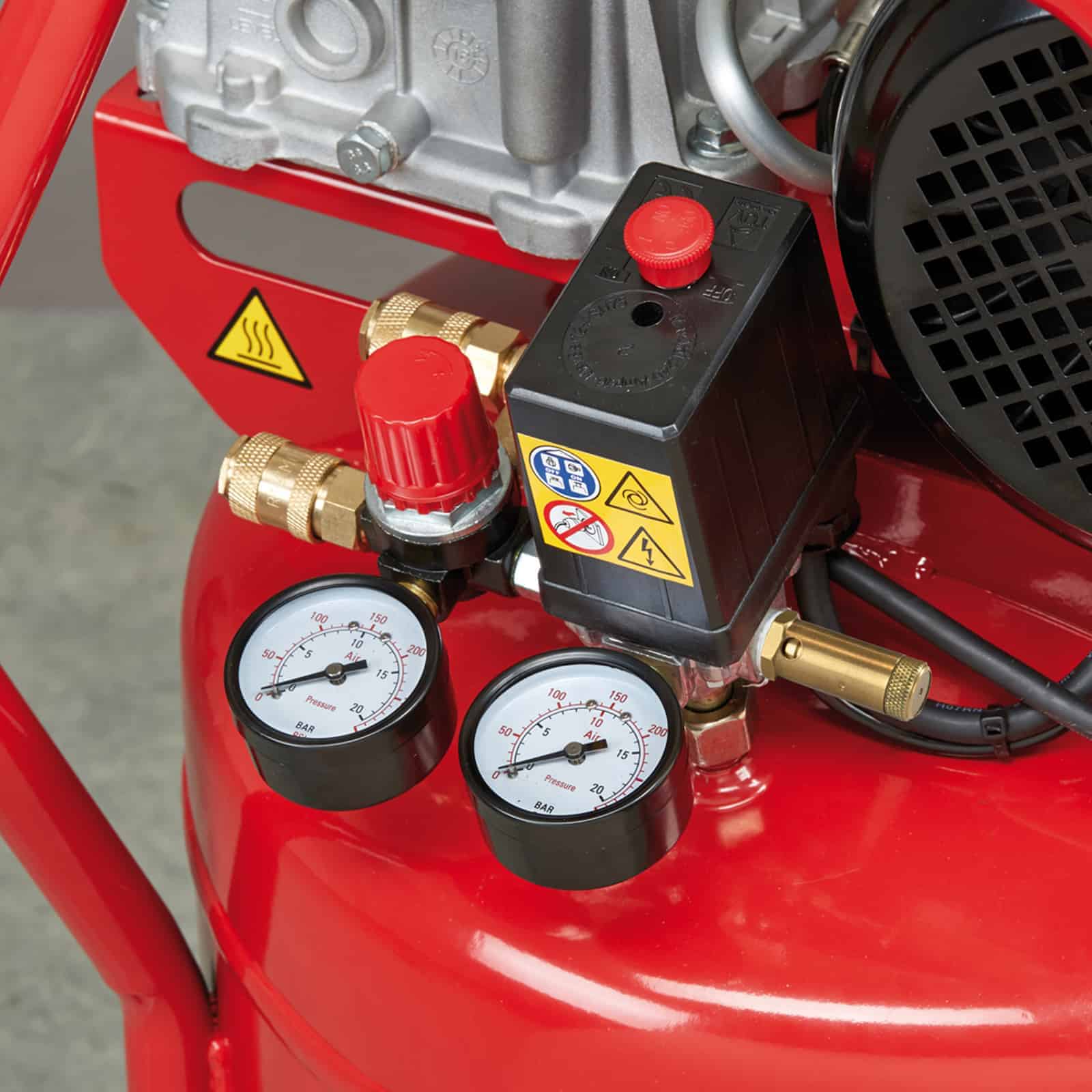 MK102-90V-2M Vertical belt driven single-stage compressor, the same air reserve in half the space. altre applicazioni